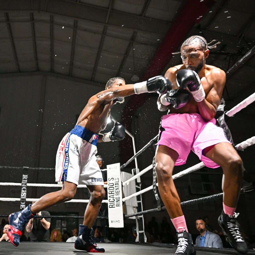 Mike "Snake" Scott Vs Jamar Leach